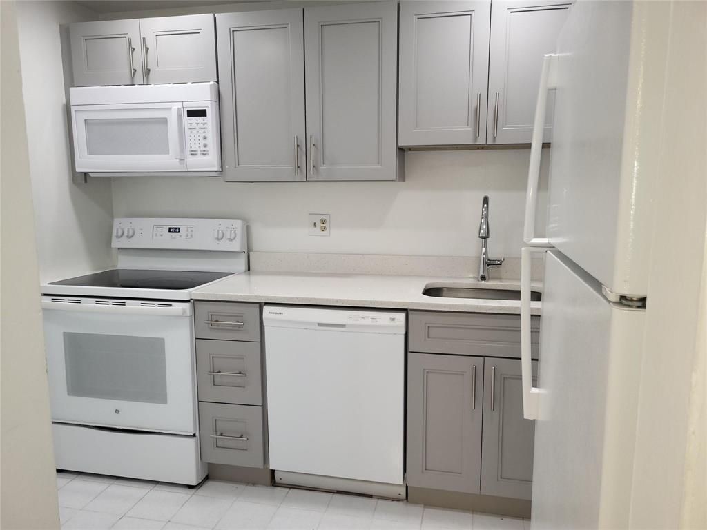 3720 Inverrary Drive, Unit 2i, Lauderhill, FL 33319 Photo