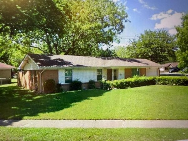 112 SW Murphy Road , Burleson, TX 76028