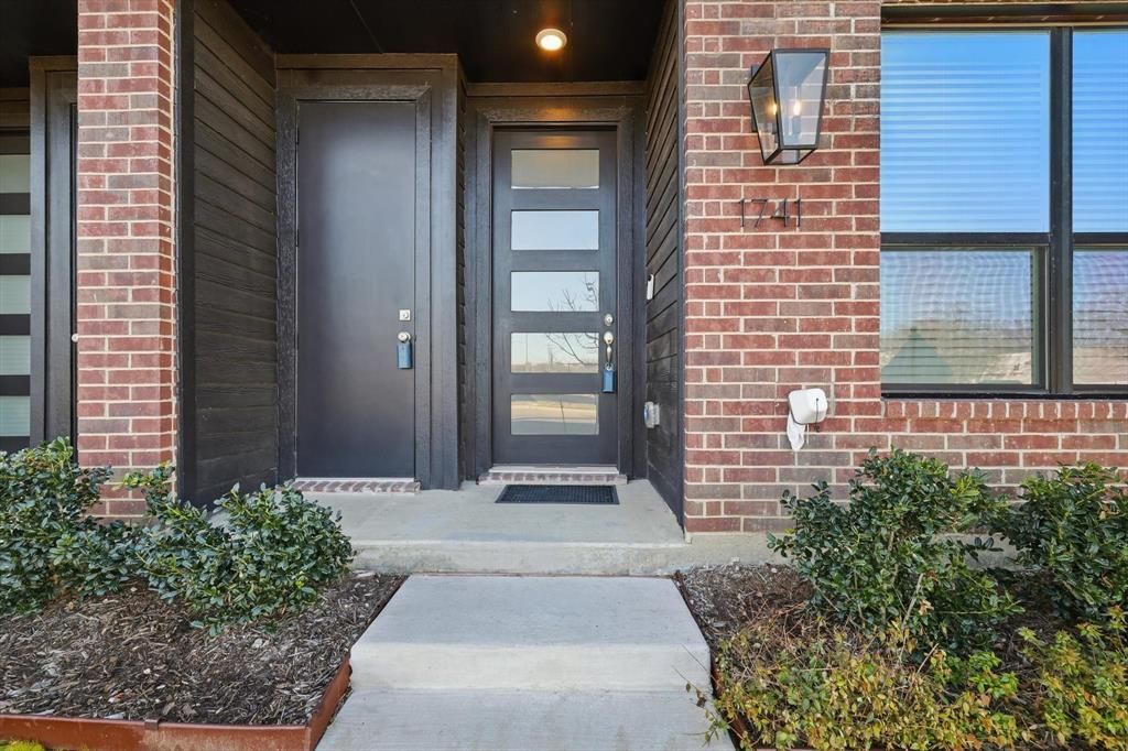 1741 W Cantey Street, Fort Worth, TX 76110 Main Photo