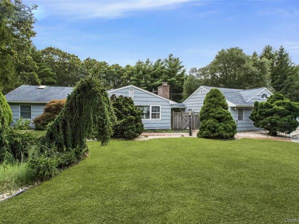 25 Squires Avenue , East Quogue, NY 11942