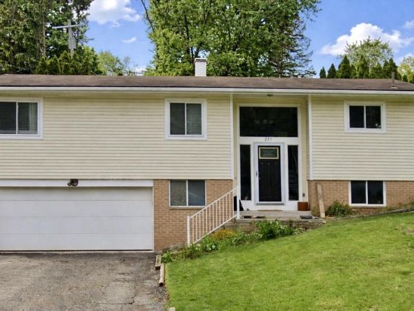 225 Valley Drive, Ypsilanti, MI 48197