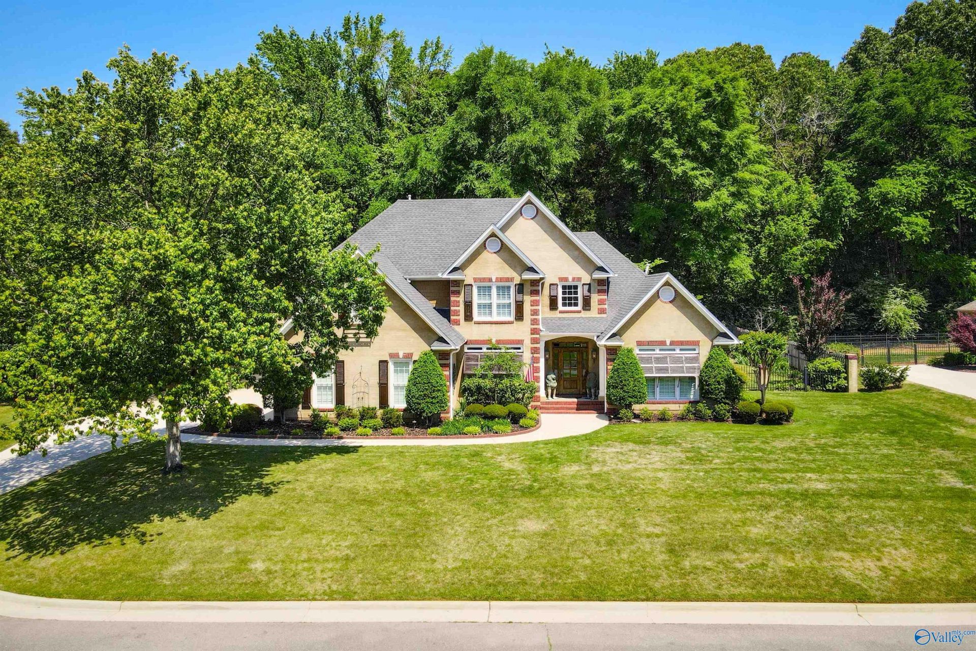 2404 Hideaway Place Se, Decatur, AL 35603 Main Photo