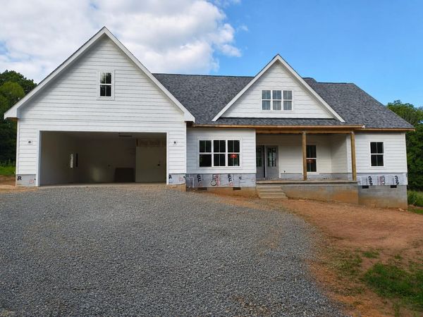 21 South Pointe Shore DR, Moneta, VA 24121
