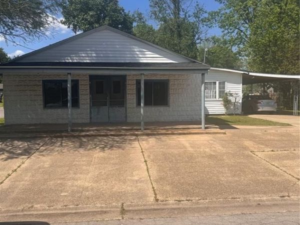 115 West Tom Brown , Charleston, MO 63834