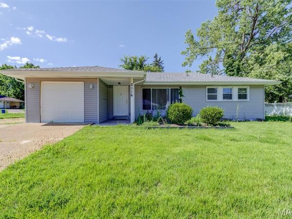 2116 Jannette Drive , St Louis, MO 63136