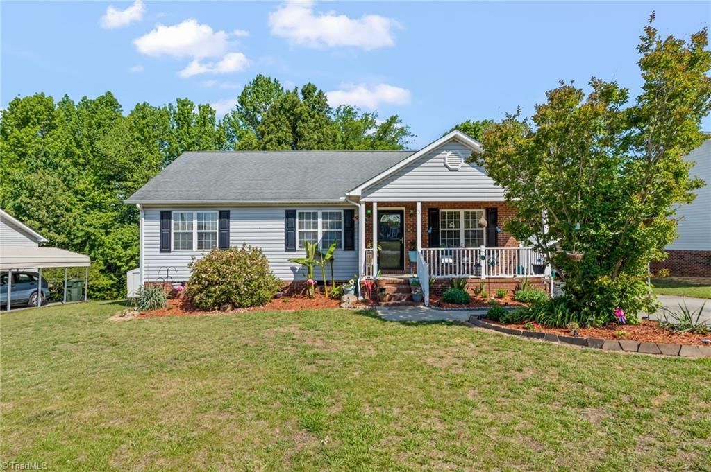 5 Hamilton Court, Thomasville, NC 27360 Main Photo