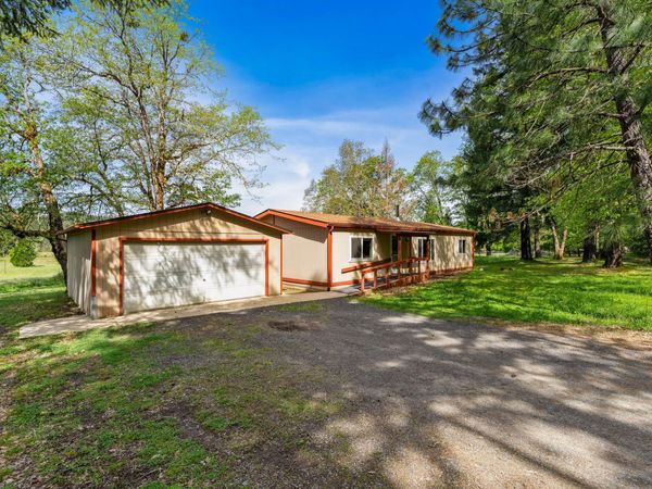 350 Queen Of Bronze Road, Cave Junction, OR 97523