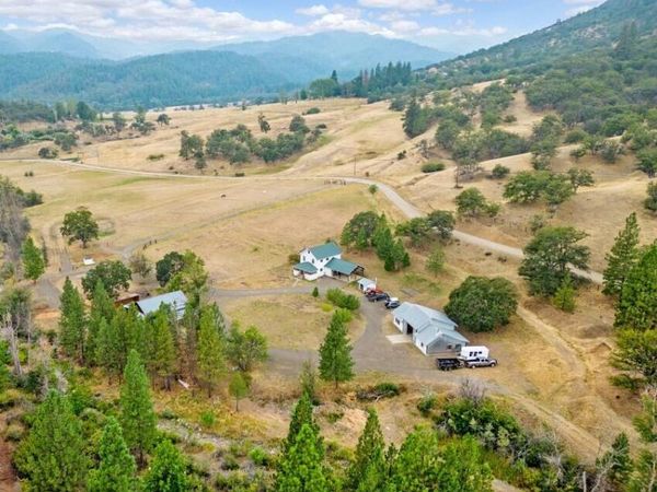 2245 Colestin Road, Ashland, OR 97520
