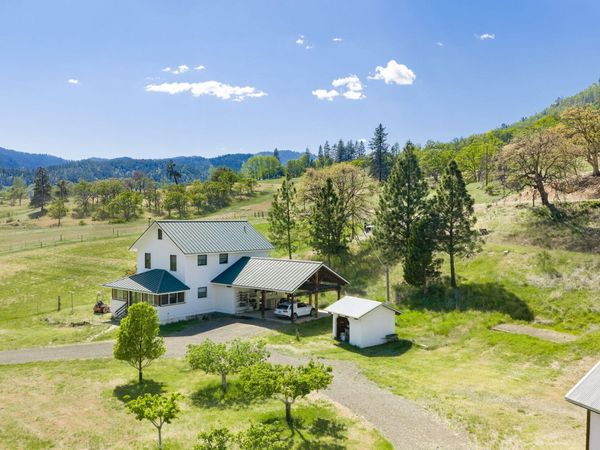 2245 Colestin Road, Ashland, OR 97520