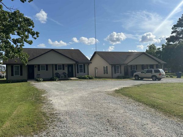 207AB, 209AB WILLOW DR, Unit 207A, 207B, 209A, 20, Adamsville, TN 38310