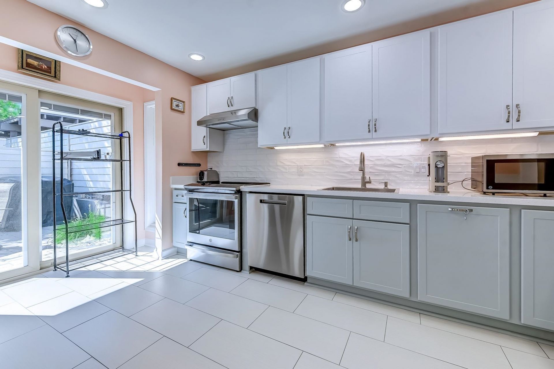 460 Ocean Creek Dr.  Photo 7