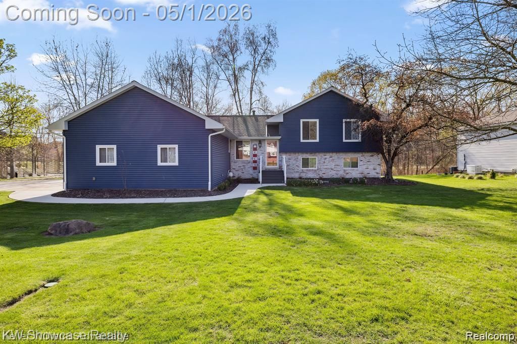 543 Woodland Drive, South Lyon, MI 48178 Main Photo