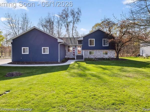 543 Woodland Drive, South Lyon, MI 48178