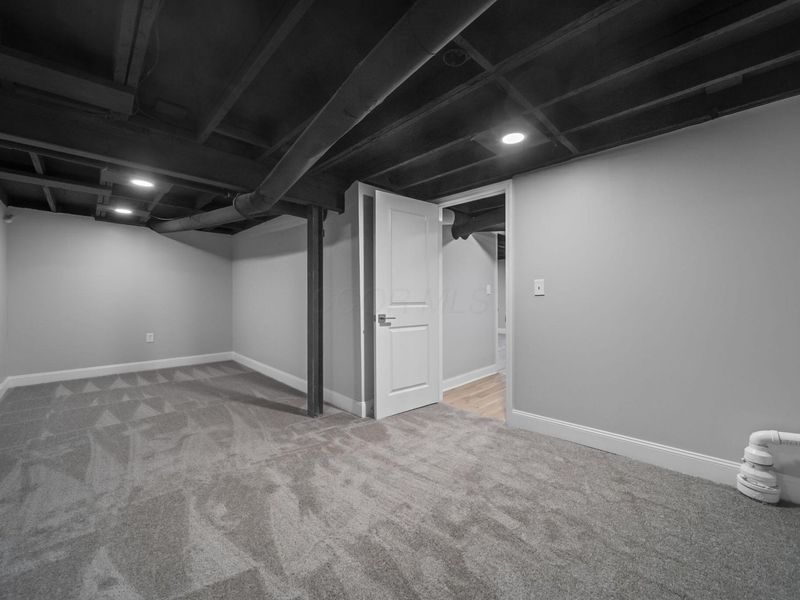 2555 Howey Road, Columbus, OH 43211 Photo 29