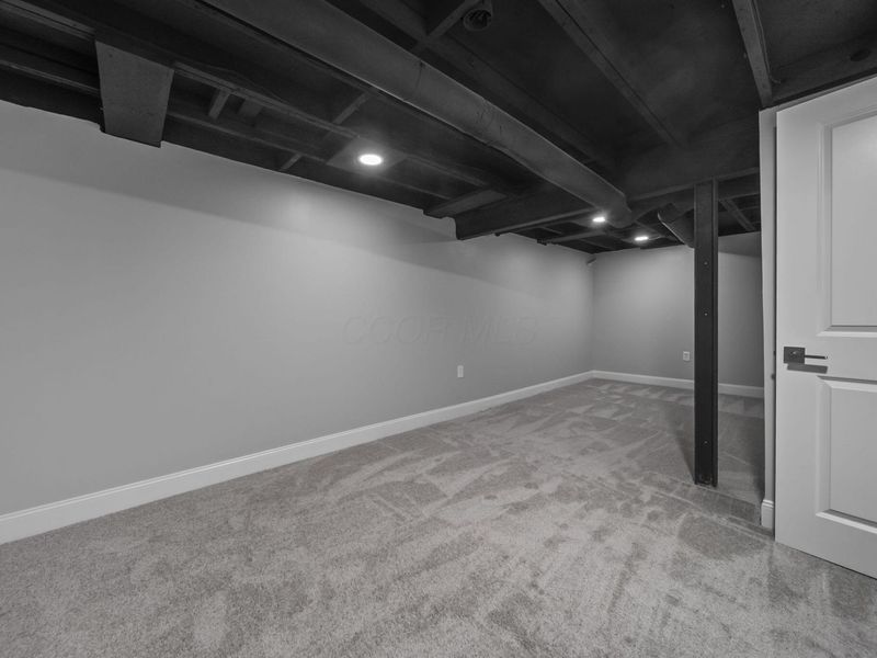 2555 Howey Road, Columbus, OH 43211 Photo 32