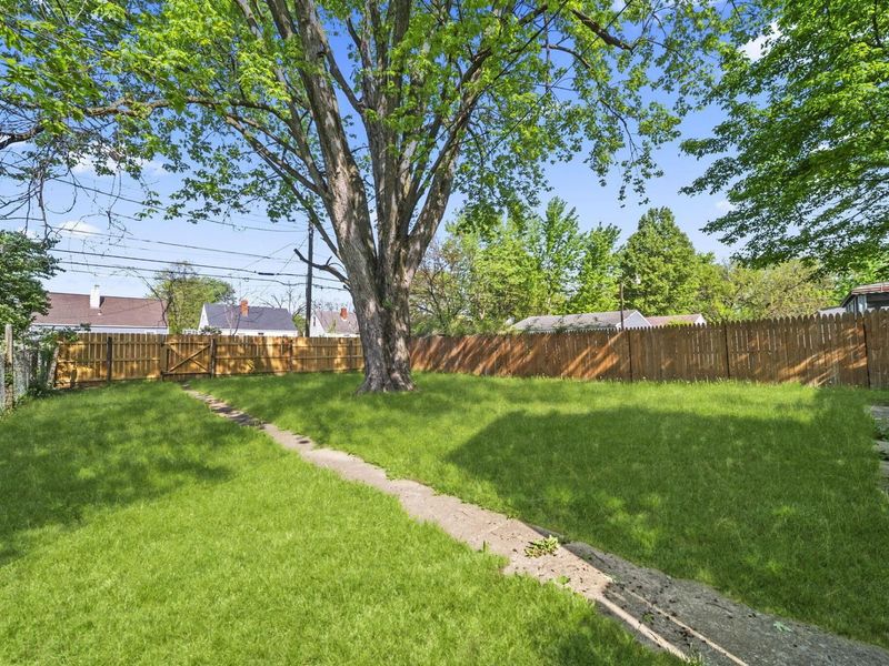 2555 Howey Road, Columbus, OH 43211 Photo 39