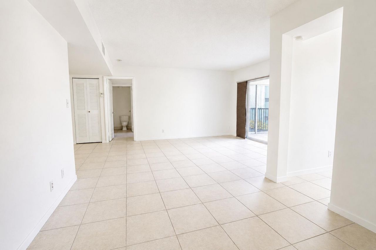 5910 Morningstar Circle, Unit 202, Delray Beach, FL 33484 Photo