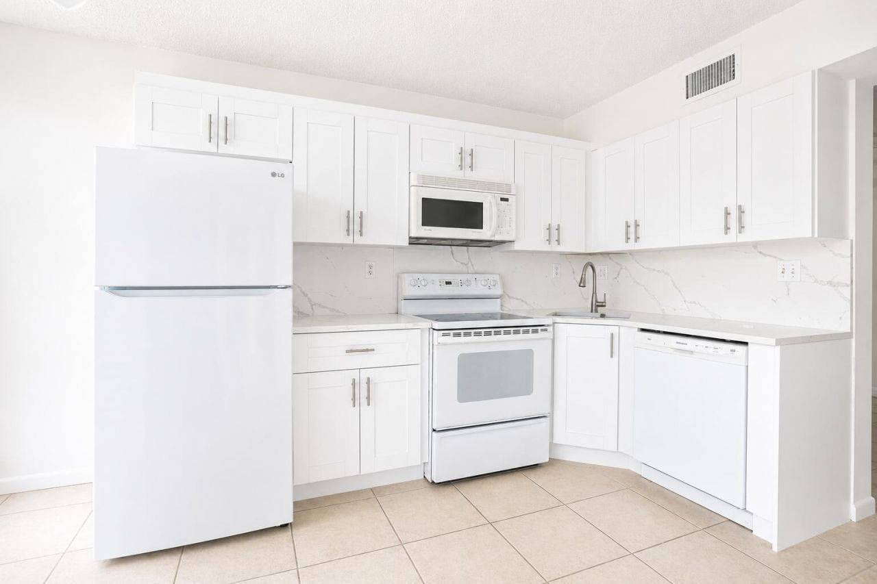 5910 Morningstar Circle, Unit 202, Delray Beach, FL 33484 Photo