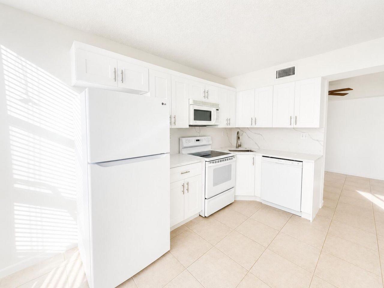 5910 Morningstar Circle, Unit 202, Delray Beach, FL 33484 Photo