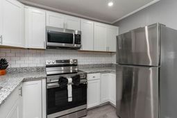 508 S 33rd Avenue photo 4