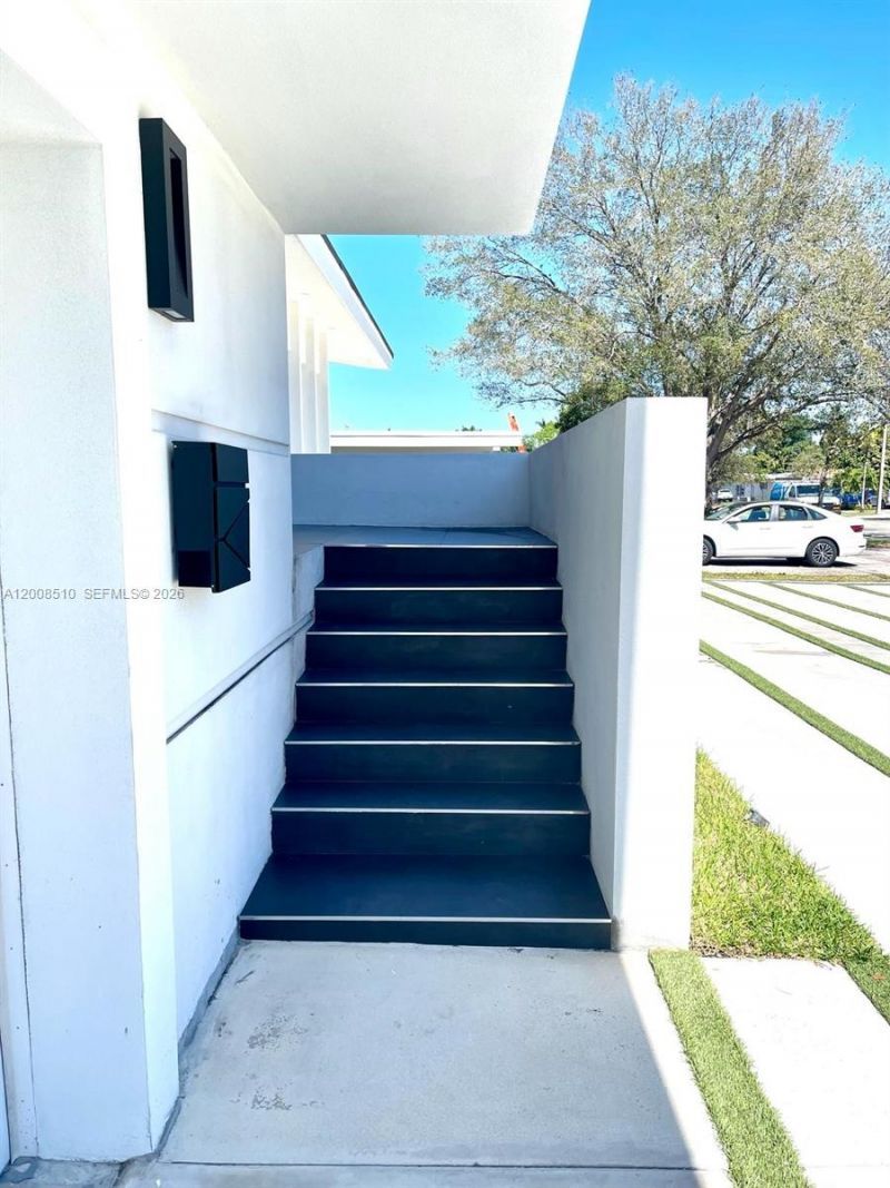 19960 Highland Lakes Blvd, Miami, FL 33179 Photo