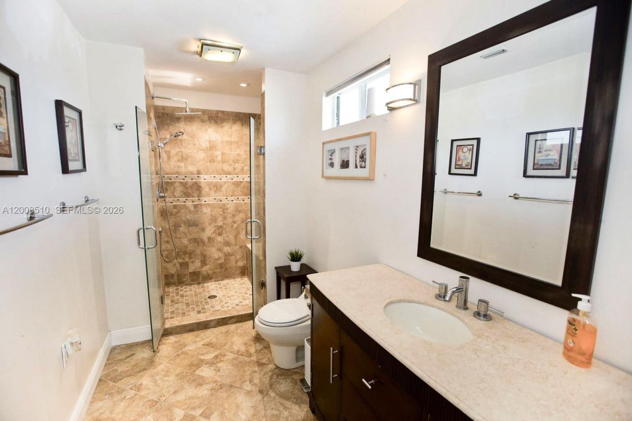 19960 Highland Lakes Blvd, Miami, FL 33179 Photo