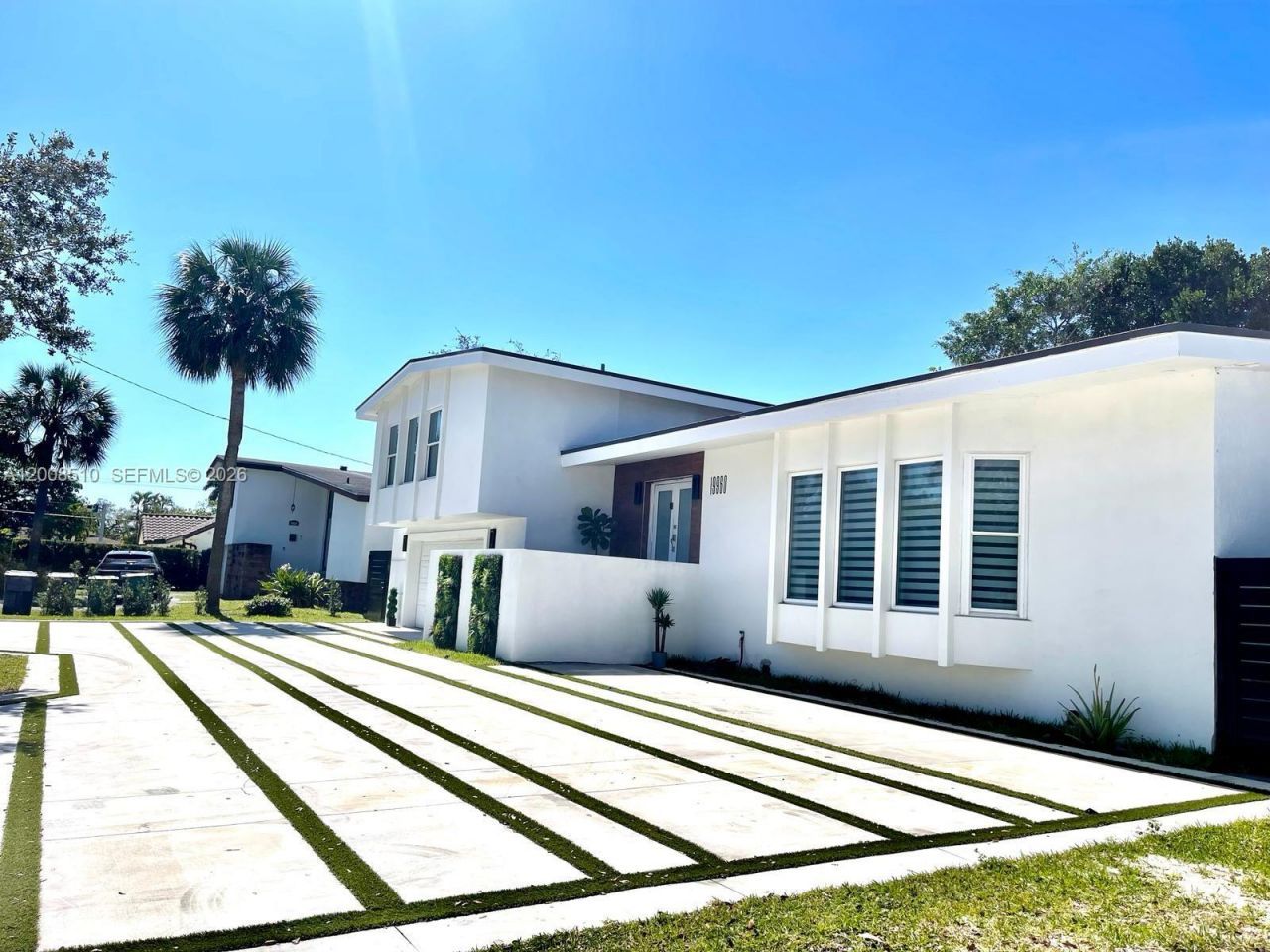 19960 Highland Lakes Blvd, Miami, FL 33179 Photo