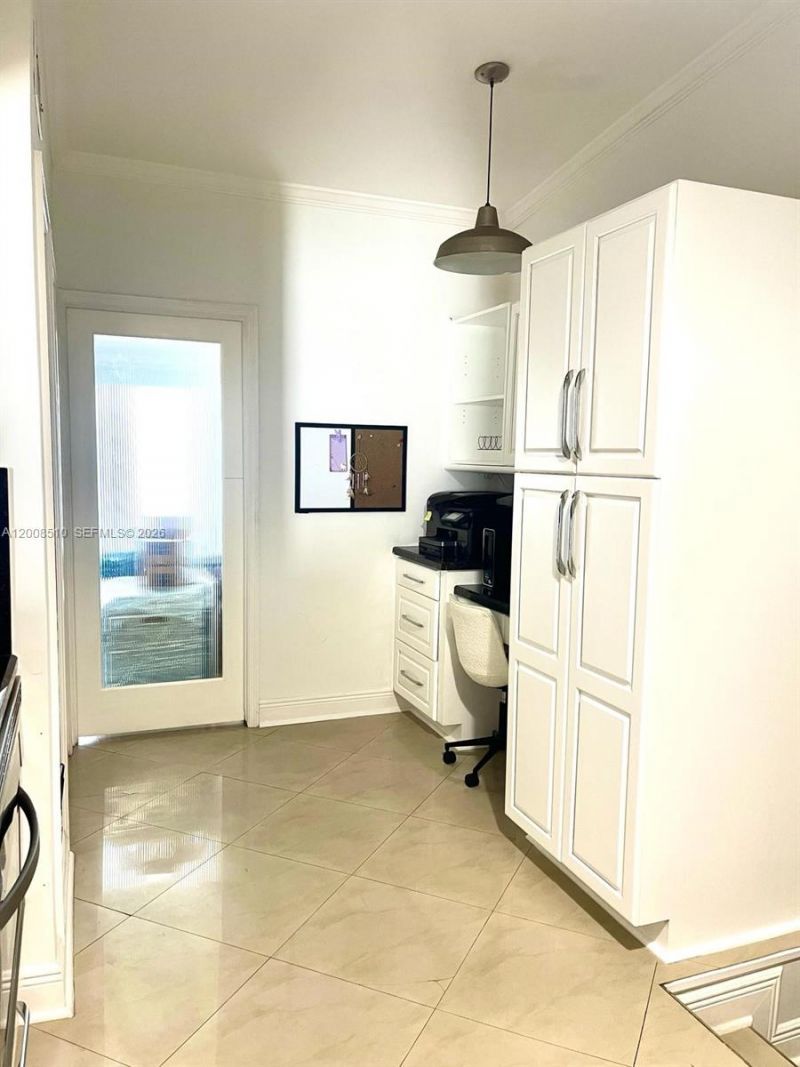 19960 Highland Lakes Blvd, Miami, FL 33179 Photo