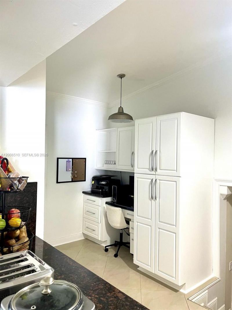 19960 Highland Lakes Blvd, Miami, FL 33179 Photo