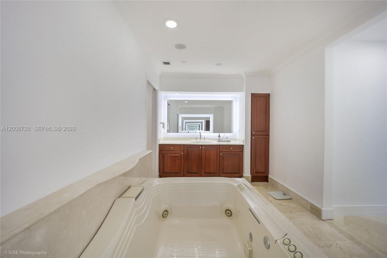 3400 SW 27th Ave, Unit 2202, Miami, FL 33133 Photo
