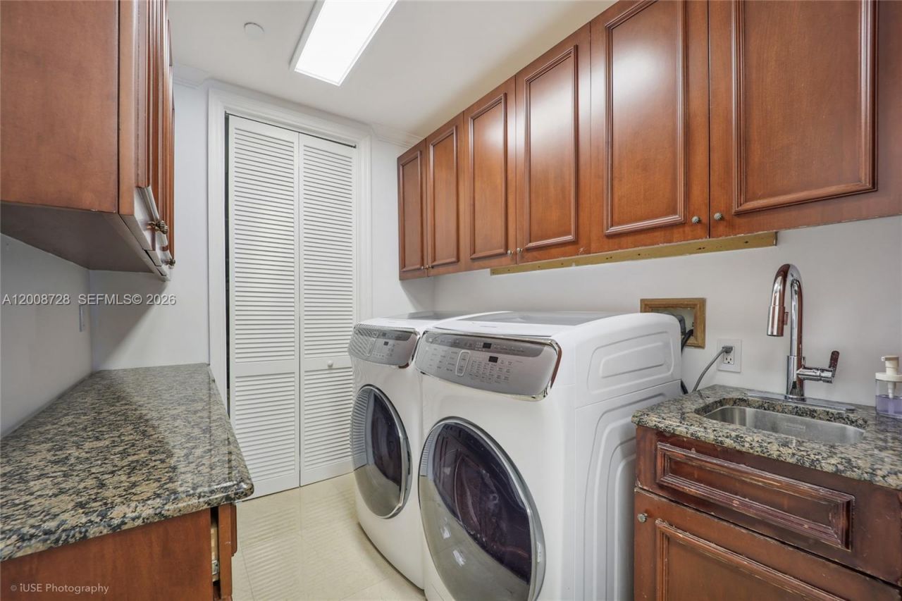 3400 SW 27th Ave, Unit 2202, Miami, FL 33133 Photo
