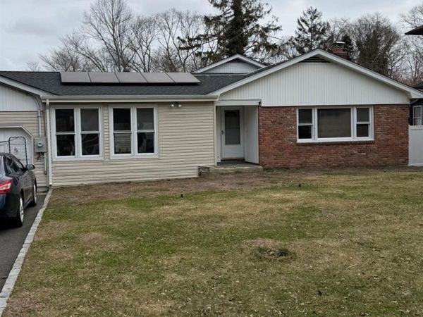 21 Chateau Drive , Oakdale, NY 11769