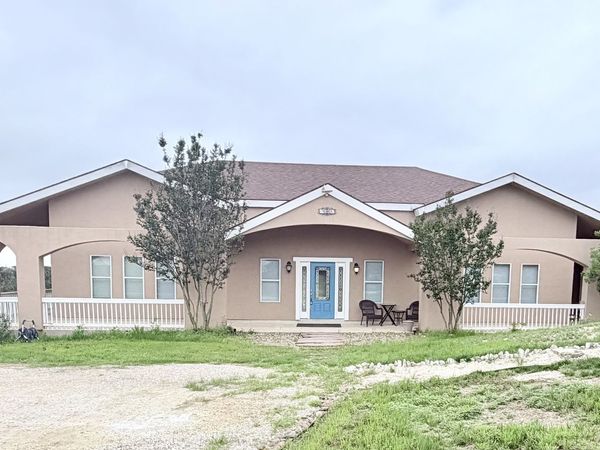 180 County Road 2750, Mico, TX 78056
