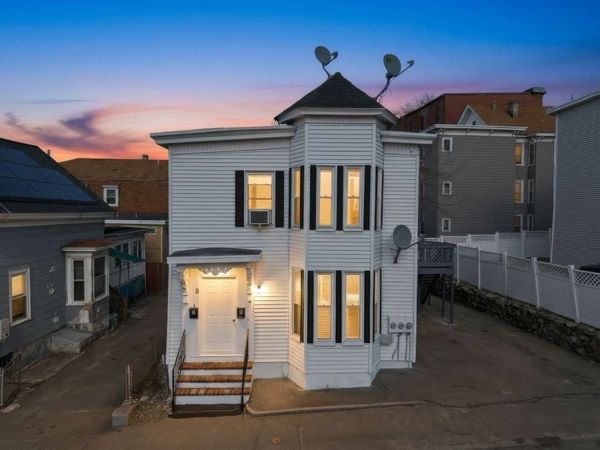 8 Gates St, Lowell, MA 01851