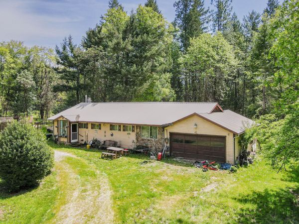 565 N Old Stage Road, Cave Junction, OR 97523