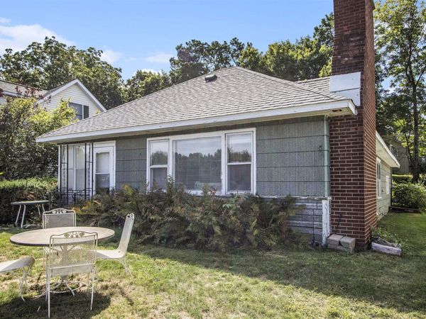 51361 Summit Street, Paw Paw, MI 49079