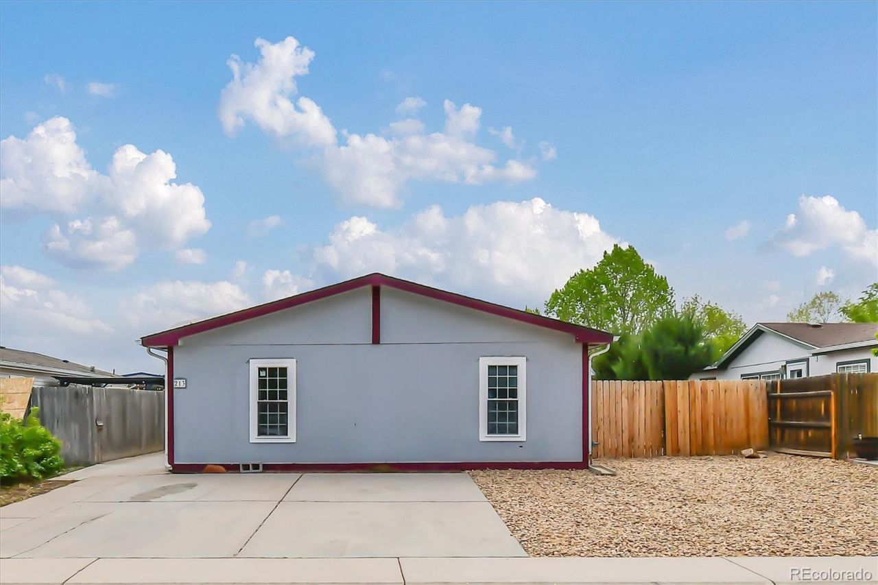 213 Versailles Street, Lochbuie, CO 80603 Main Photo