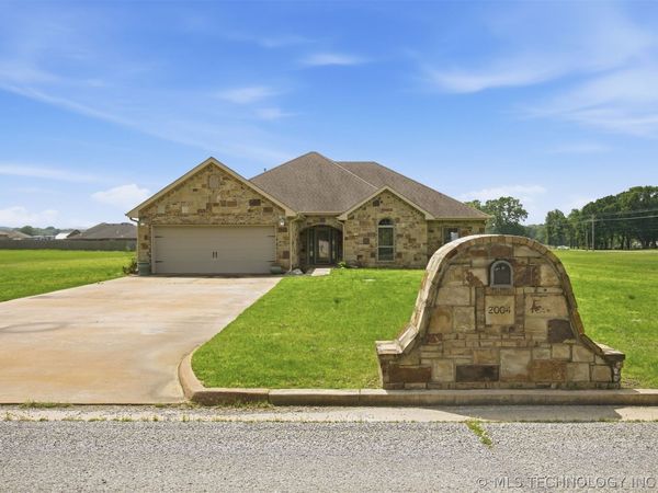 2004 E Trailwood Street, Stigler, OK 74462