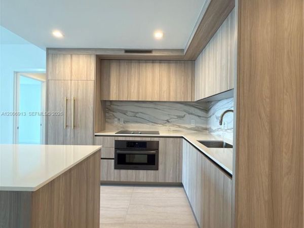 77 SE 5th St, Unit 1602, Miami, FL 33131