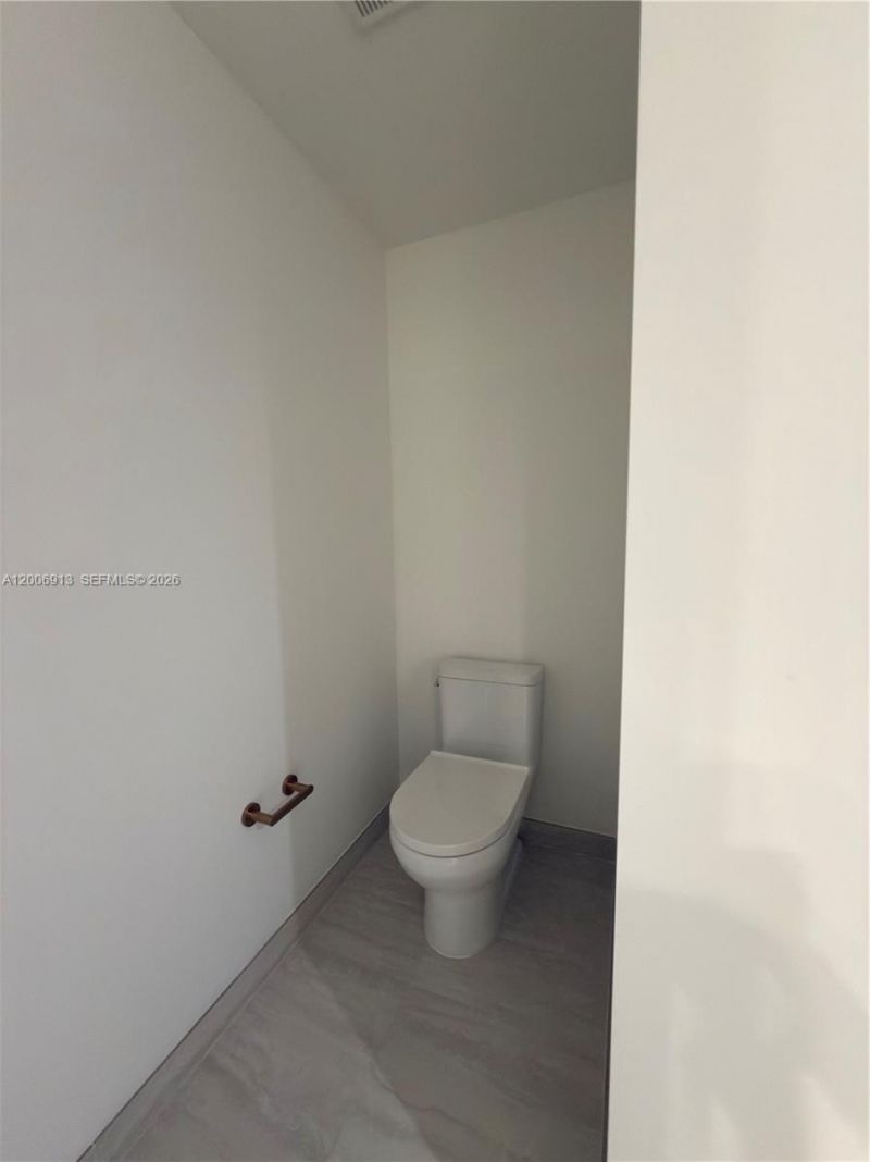 77 SE 5th St, Unit 1602, Miami, FL 33131 Photo