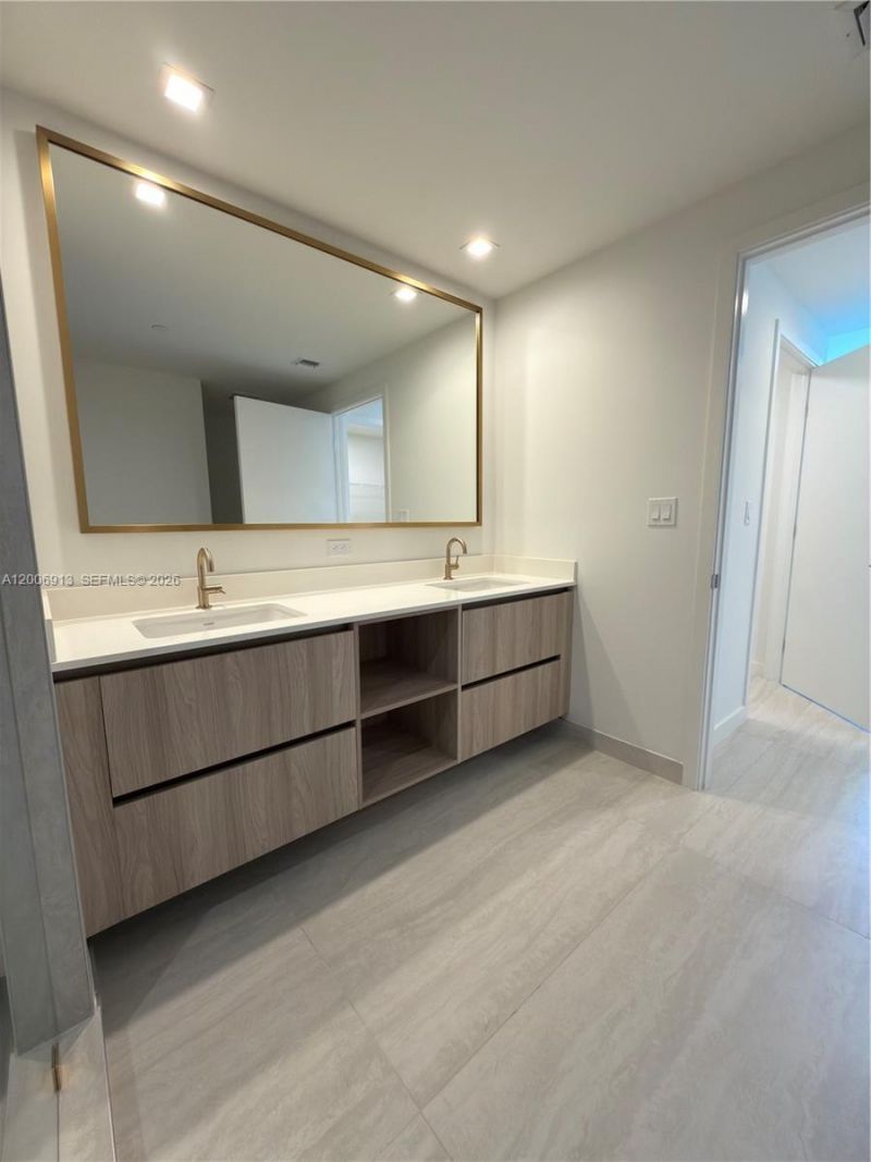 77 SE 5th St, Unit 1602, Miami, FL 33131 Photo
