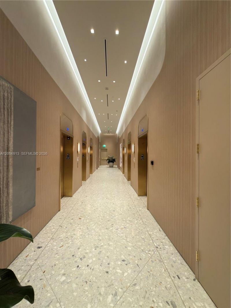 77 SE 5th St, Unit 1602, Miami, FL 33131 Photo