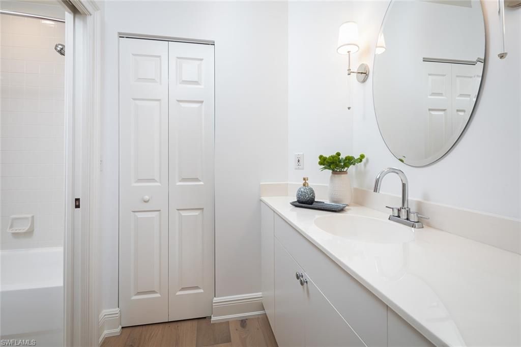 470 Launch Cir, Unit V401, Naples, FL 34108 Photo