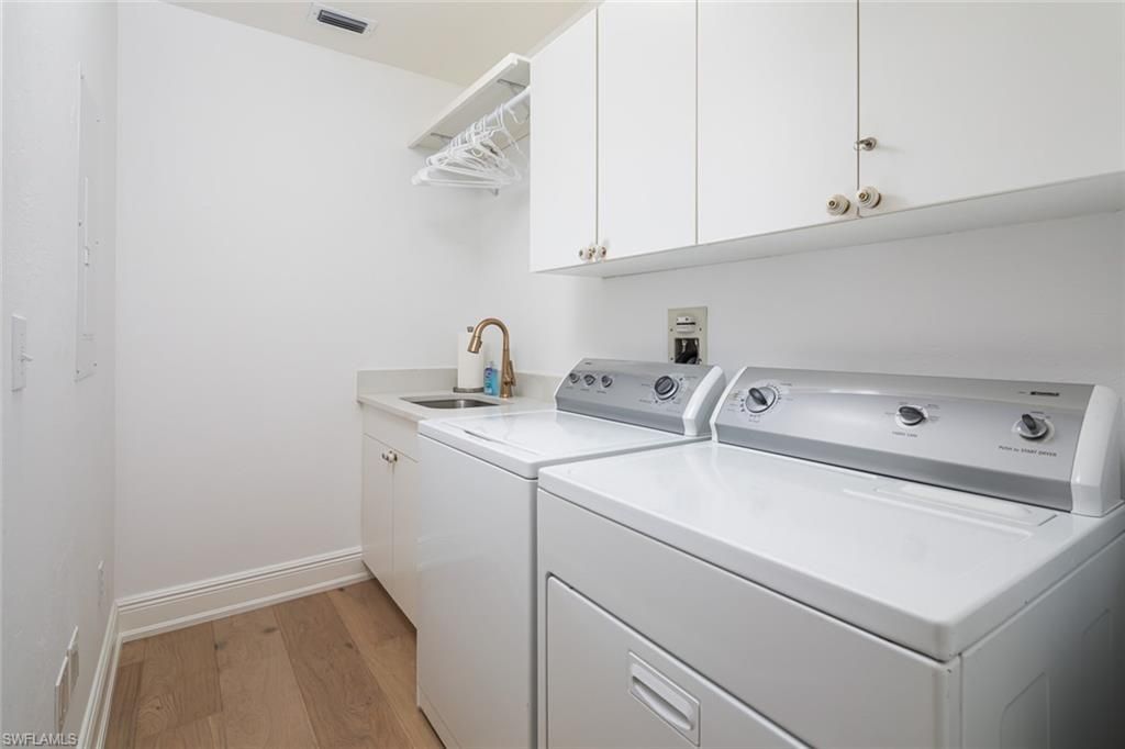 470 Launch Cir, Unit V401, Naples, FL 34108 Photo