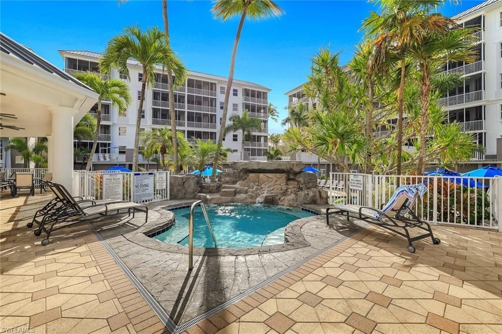 470 Launch Cir, Unit V401, Naples, FL 34108 Photo