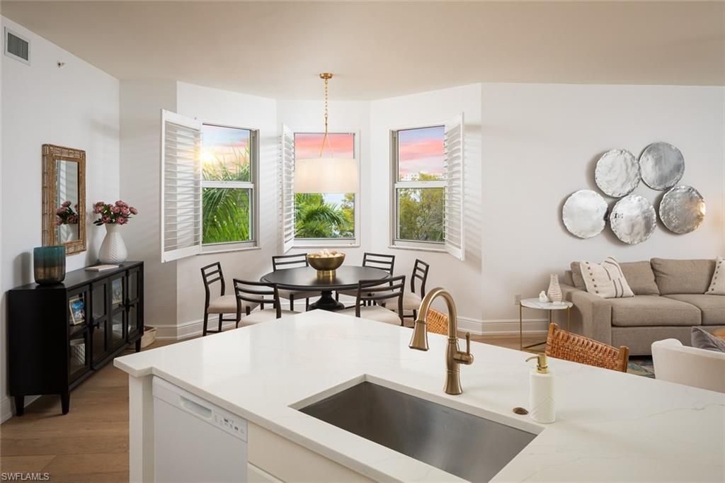 470 Launch Cir, Unit V401, Naples, FL 34108 Photo