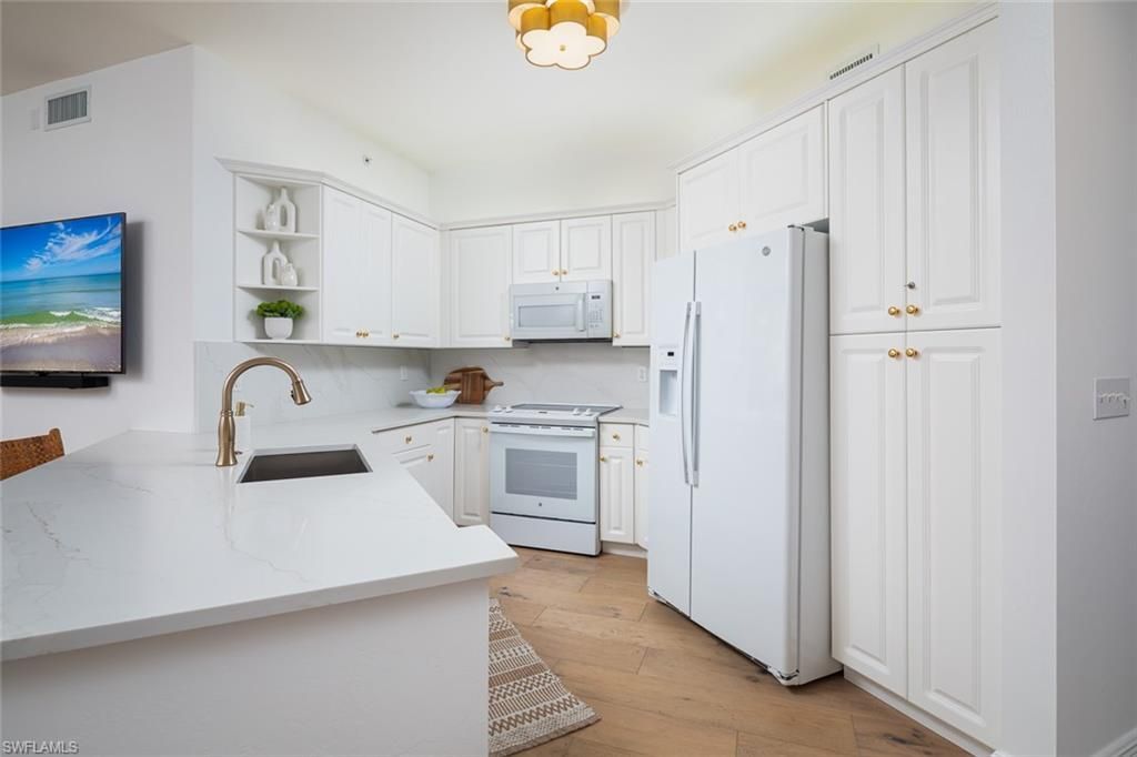 470 Launch Cir, Unit V401, Naples, FL 34108 Photo