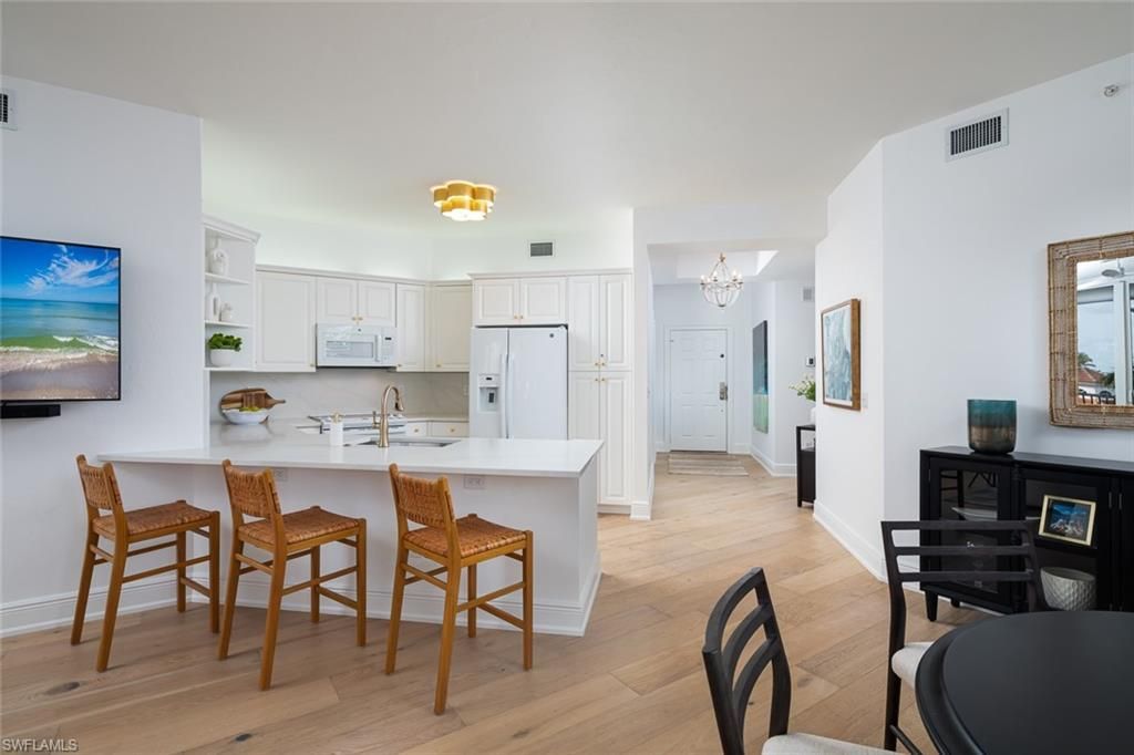 470 Launch Cir, Unit V401, Naples, FL 34108 Photo