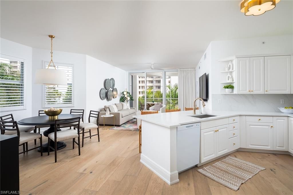 470 Launch Cir, Unit V401, Naples, FL 34108 Photo