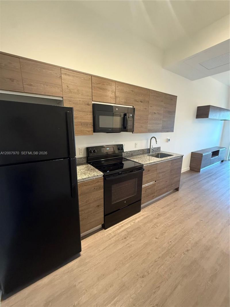 61 NW 37th Ave, Unit 01, Miami, FL 33125 Photo